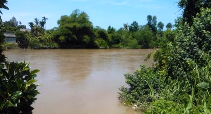 Kênh Tân Dinh - nơi chiếc sà lan đậu để các con bạc đánh bài bị lực lượng công an bắt quả tang.