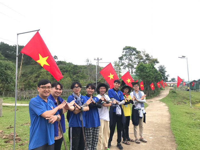 Tuyến đường cờ Tổ quốc được thực hiện tại tỉnh Kon Tum. HÌNH 6.jpg