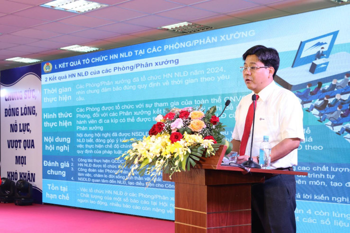 Ông Trần Ngọc Hưởng, Phó giám đốc, Chủ tịch Công đoàn nhà máy báo cáo tổng hợp các ý kiến được giải quyết thỏa đáng cho người lao động. h3.jpg