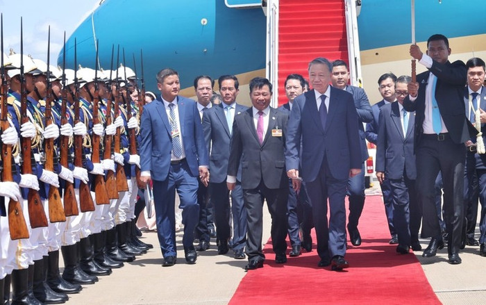 Lễ đón Chủ tịch nước Tô Lâm tại sân bay quốc tế Phnom Penh. Ảnh: Nhan Sáng/TTXVN Lễ đón Chủ tịch nước Tô Lâm tại sân bay quốc tế Phnom Penh. Ảnh: Nhan Sáng/TTXVN