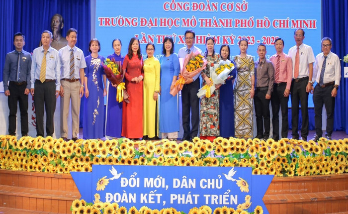 Ban chấp hành Công đoàn Trường Đại học Mở Thành phố Hồ Chí Minh khóa X, nhiệm kỳ 2023-2028 và các đại biểu, khách mời. dhmo1.jpg