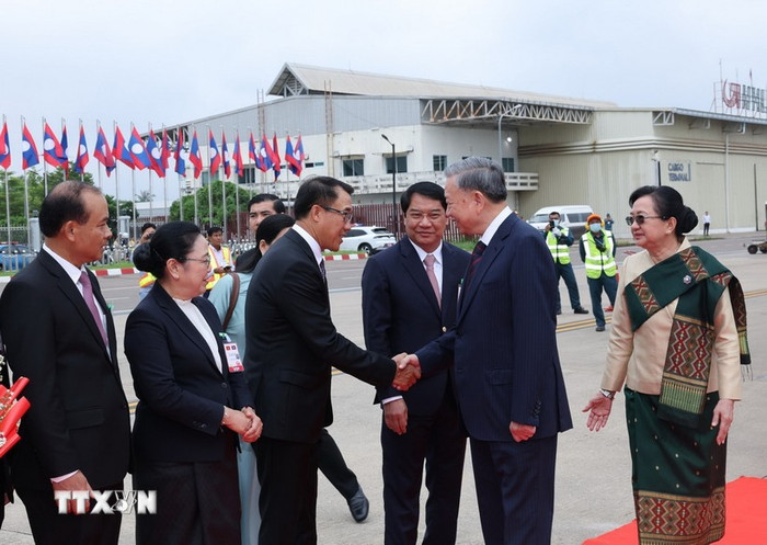 Lễ đón Chủ tịch nước Tô Lâm tại Sân bay quốc tế Wattay. (Ảnh: Nhan Sáng/TTXVN) ctn.jpg