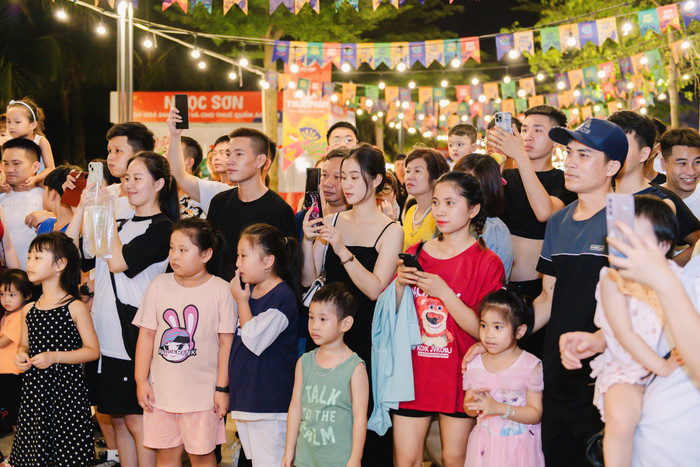 VuiFest Ha Long khai trương vào tối 29/6 ghi nhận hàng vạn du khách tới trải nghiệm. 6 (3).jpg