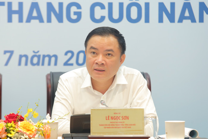 Tổng Giám đốc Petrovietnam Lê Ngọc Sơn điều hành phần giao ban kết quả sản xuất kinh doanh 6 tháng, triển khai nhiệm vụ 6 tháng cuối năm. Anh 3-2.JPG