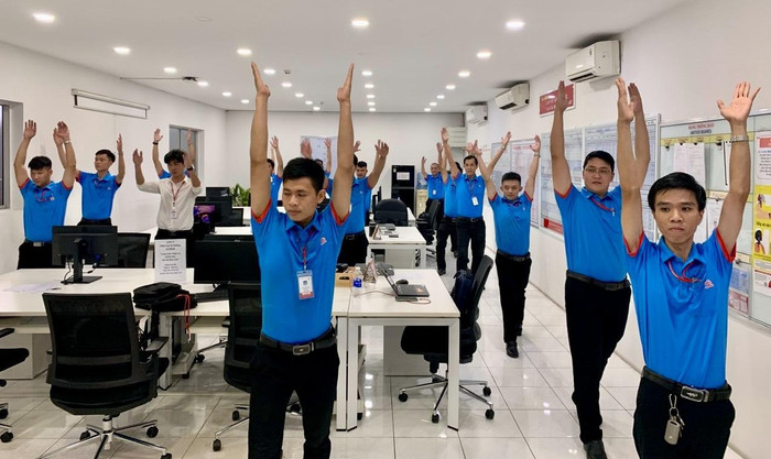 Bài tập sau giờ trưa giúp nhân viên bán hàng tại kho tỉnh táo và sảng khoái để làm việc. 5.jpg