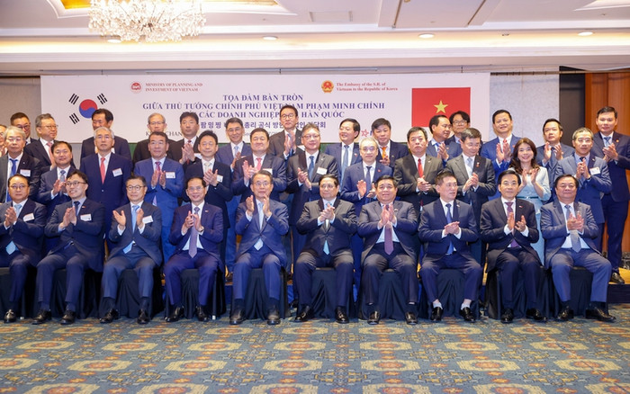 Thủ tướng và các đại biểu dự Tọa đàm. Ảnh: VGP/Nhật Bắc thutuong6.jpg