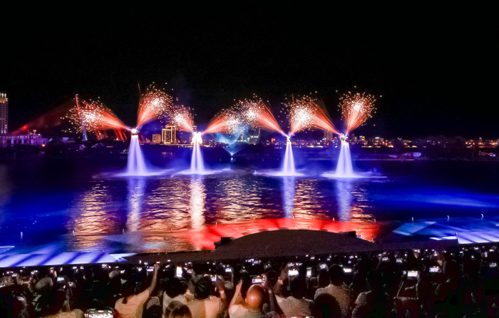 Kỳ ảo và ngoạn mục là những điều khán giả có thể trải nghiệm ở show diễn có 1-0-2 này. 20240710210622_IMG_8018.jpg