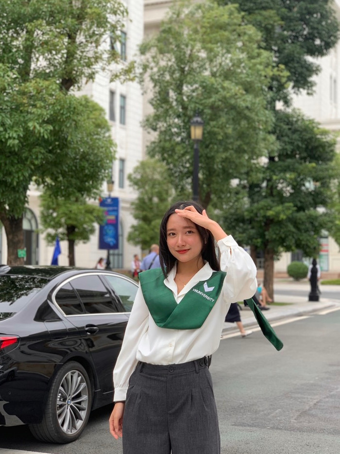 Ngọc Trân là cử nhân có thành tích học tập, nghiên cứu và hoạt động xuất sắc. Anh 2.JPG