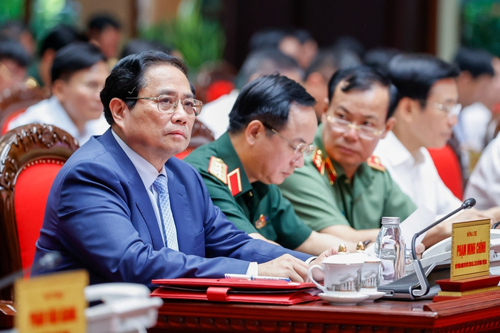 Thủ tướng khẳng định, Đảng, Nhà nước tin tưởng và mong muốn cán bộ, chiến sĩ toàn quân tiếp tục phát huy bản chất cách mạng, truyền thống vẻ vang của Quân đội nhân dân Việt Nam anh hùng. Ảnh: VGP/Nhật Bắc Thủ tướng khẳng định, Đảng, Nhà nước tin tưởng và mong muốn cán bộ, chiến sĩ toàn quân tiếp tục phát huy bản chất cách mạng, truyền thống vẻ vang của Quân đội nhân dân Việt Nam anh hùng. Ảnh: VGP/Nhật Bắc