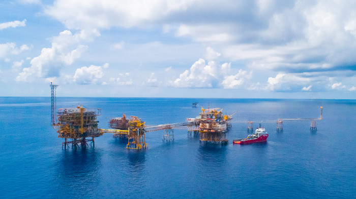 Hoạt động khai thác dầu khí trên mỏ Bạch Hổ của Liên doanh Vietsovpetro. Anh 7.jpg