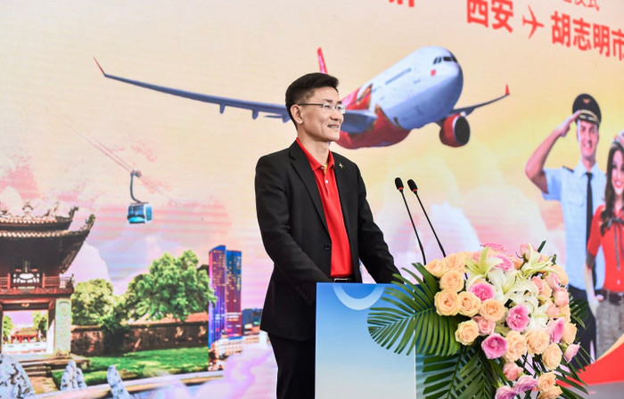 Ông Tạ Hữu Thanh, Phó Tổng giám đốc thương mại Vietjet, phát biểu khai trương đường bay thẳng giữa Việt Nam và Tây An. Photo 5.jpg