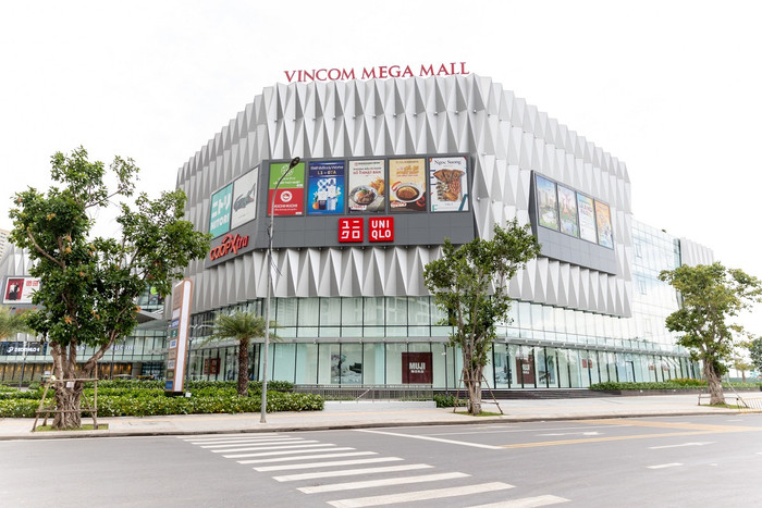 Vincom Mega Mall Grand Park nằm tại tâm điểm đại đô thị Vinhomes Grand Park (Thành phố Thủ Đức, Thành phố Hồ Chí Minh), với tổng diện tích hơn 45.000 m2 lấy cảm hứng từ phong cách “Park-In-Mall” đã chính thức khai trương. A1-7.jpg
