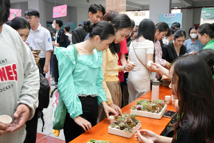 Các gian hàng tại Ngày hội. 9.jpg