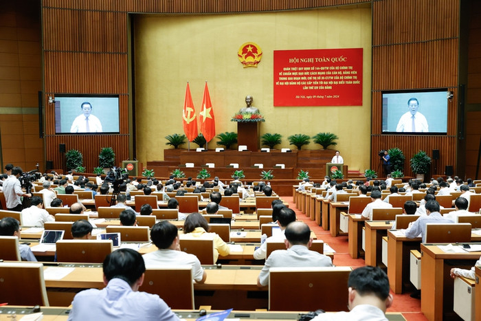Hội nghị được tổ chức theo hình thức trực tiếp kết hợp với trực tuyến từ điểm cầu Hội trường Diên Hồng. Ảnh: VGP/Nhật Bắc hn2.jpg