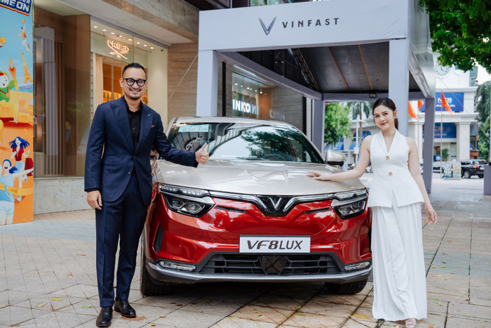 “Cơn mưa ưu đãi” từ VinFast khi khách hàng “chốt cọc sớm” VF 8 Lux. Anh 4 (3).jpg