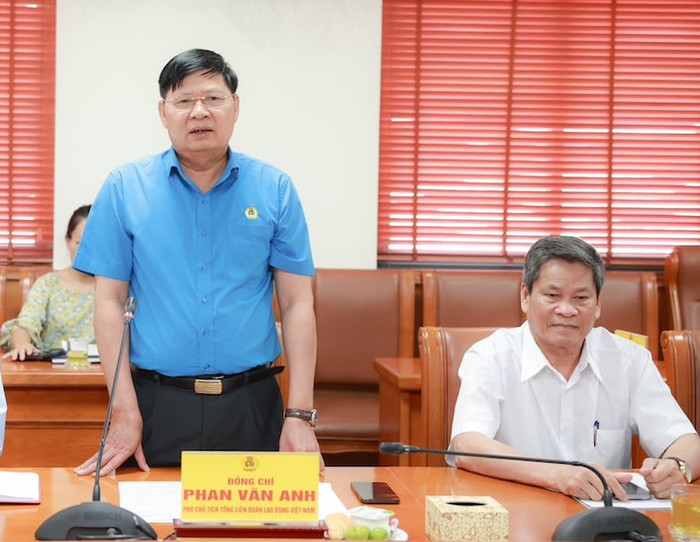 Ông Phan Văn Anh - Phó Chủ tịch Tổng Liên đoàn Lao động Việt Nam - phát biểu tại buổi lễ. MSB ky ket LDLD 2.jpg