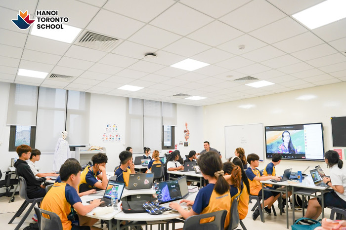 Phòng học được trang bị đầy đủ tivi, máy chiếu tạo điều kiện cho trẻ khám phá tri thức toàn diện. Phòng học được trang bị đầy đủ tivi, máy chiếu tạo điều kiện cho trẻ khám phá tri thức toàn diện.