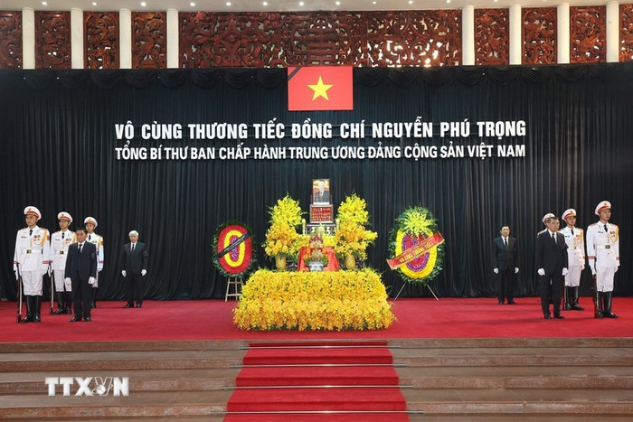 Linh cữu Tổng Bí thư Nguyễn Phú Trọng quàn tại Nhà tang lễ Quốc gia số 5 Trần Thánh Tông, Hà Nội. (Ảnh: TTXVN) Linh cữu Tổng Bí thư Nguyễn Phú Trọng quàn tại Nhà tang lễ Quốc gia số 5 Trần Thánh Tông, Hà Nội. (Ảnh: TTXVN)