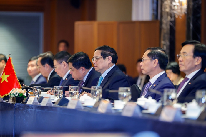 Thủ tướng mong muốn và tin tưởng trên tinh thần "3 cùng"; "lợi ích hài hòa, rủi ro chia sẻ", các nhà đầu tư, doanh nghiệp của Việt Nam và Hàn Quốc sẽ đóng góp lớn hơn cho quan hệ hai nước. Ảnh: VGP/Nhật Bắc thutuong5.jpg