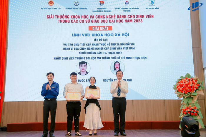 Sinh viên đạt giải Nhất giải thưởng Khoa học và Công nghệ dành cho sinh viên trong các cơ sở giáo dục đại học năm 2023 (tổ chức tại Đà Nẵng). hinh3.jpg