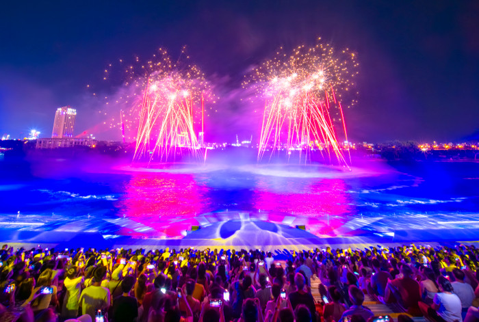 Với những màn pháo hoa đẹp đến “nghẹt thở”, Symphony of River xứng đáng là sự kiện tâm điểm của Đà Nẵng trong mùa hè này. Kim Liên - 0913420804 (151).jpg