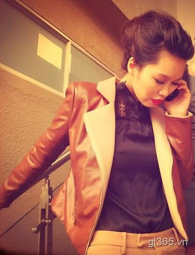 Nhưng cả khi dùng chiếc áo vest khoác ngoài thì vẫn có những khoảnh khắc chúng bị "lộ" ra thế này. Nhưng cả khi dùng chiếc áo vest khoác ngoài thì vẫn có những khoảnh khắc chúng bị "lộ" ra thế này.