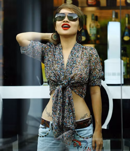 .. vậy ắt hẳn cô phải rất tự tin với vòng 1 của mình.