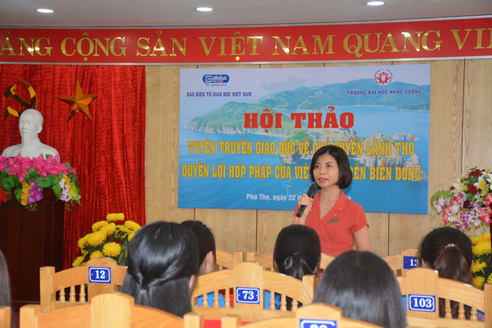 Tiến sĩ Phan Thị Tình, Phó Hiệu trưởng Trường Đại học Hùng Vương phát biểu chia sẻ cảm nhận về hội thảo, ảnh: Vũ Phương. Tiến sĩ Phan Thị Tình, Phó Hiệu trưởng Trường Đại học Hùng Vương phát biểu chia sẻ cảm nhận về hội thảo, ảnh: Vũ Phương.
