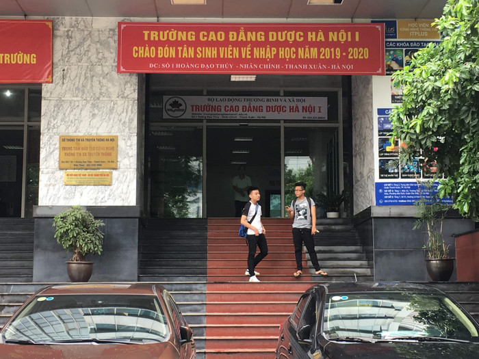 Địa điểm tuyển sinh mang tên Trường Cao đẳng Dược Hà Nội 1 tại Hoàng Đạo Thúy, Trung Hòa, Cầu Giấy, Hà Nội. Ảnh: Vũ Phương.