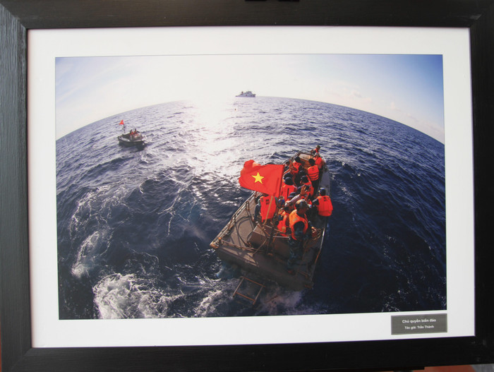 Tác phẩm: Chủ quyền biển đảo. Tác giả: Trần Thành.