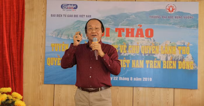 Tiến sĩ Trần Công Trục, diễn giả buổi Hội thảo đưa ra các khái niệm pháp lý về chủ quyền lãnh thổ, biên giới quốc gia, các quyền tài phán của quốc gia ven biển. Ảnh: Vũ Phương.