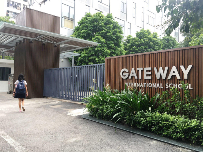 Theo ghi nhận của phóng viên, sáng ngày 7/8, nhiều phụ huynh đã tự đưa đón con đến Trường quốc tế Gateway sau sự cố học sinh bị bỏ quên trên xe dẫn đến tử vong. Ảnh: Vũ Phương. Theo ghi nhận của phóng viên, sáng ngày 7/8, nhiều phụ huynh đã tự đưa đón con đến Trường quốc tế Gateway sau sự cố học sinh bị bỏ quên trên xe dẫn đến tử vong. Ảnh: Vũ Phương.