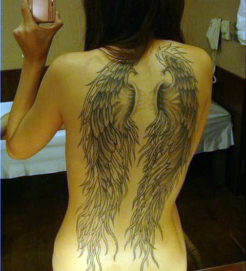 Hình xăm lớn ở lưng