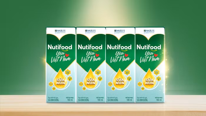Công ty Nutifood triển khai chương trình “Chung sức cùng mẹ - Đủ sữa cho con” với sản phẩm sữa non công thức Nutifood Yêu Việt Nam. Công ty Nutifood triển khai chương trình “Chung sức cùng mẹ - Đủ sữa cho con” với sản phẩm sữa non công thức Nutifood Yêu Việt Nam.