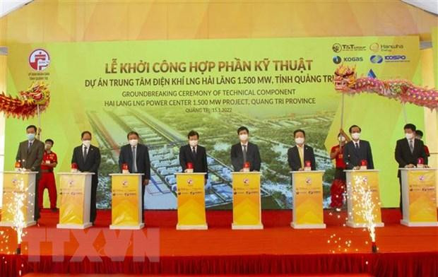 Các đại biểu thực hiện nghi thức khởi công dự án. (Ảnh: Nguyên Lý/TTXVN) Các đại biểu thực hiện nghi thức khởi công dự án. (Ảnh: Nguyên Lý/TTXVN)