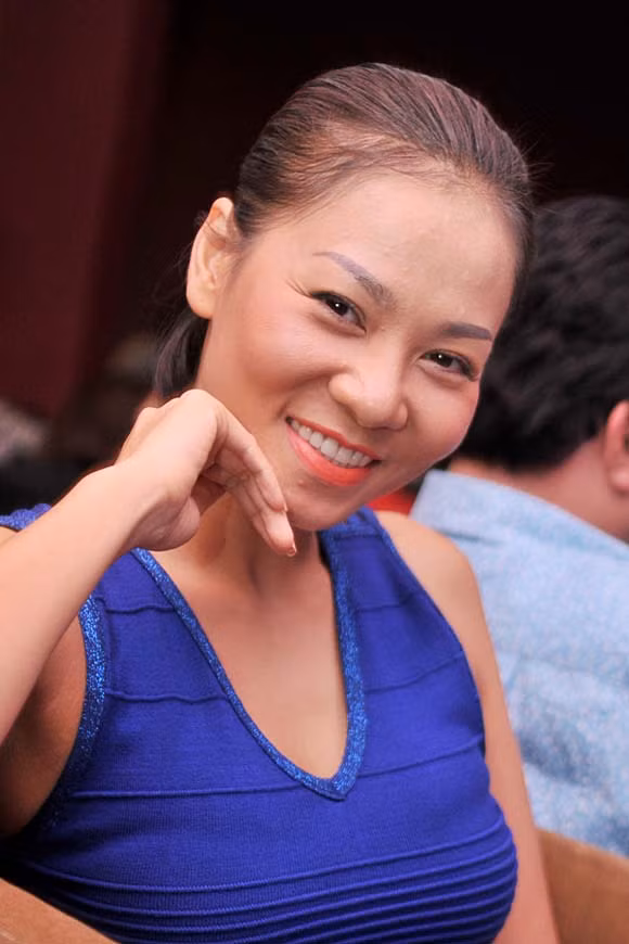 Thêm nữa, da mặt cô nàng còn xuất hiện rất nhiều đốm mụn li ti