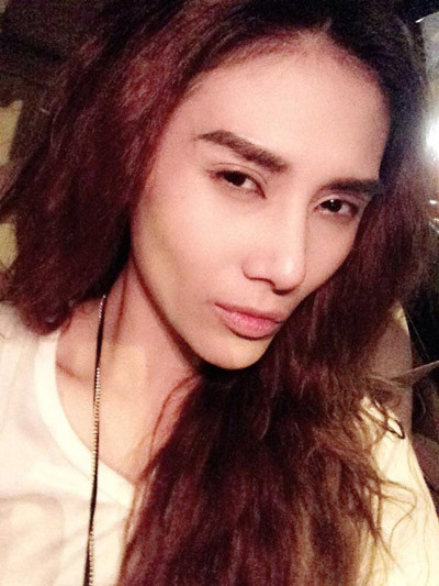 Bức ảnh mới nhất cô đăng tải trên trang cá nhân của mình giống như một người mới ốm dậy