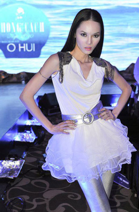 Cô lọt vào top 'những bộ xương' di động của giới người đẹp Việt Nam