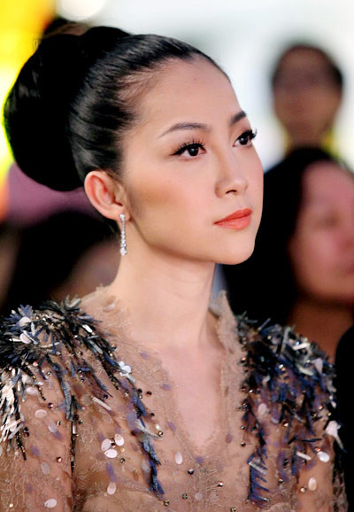 Linh Nga luôn sang trọng và xa hoa mọi lúc, mọi nơi