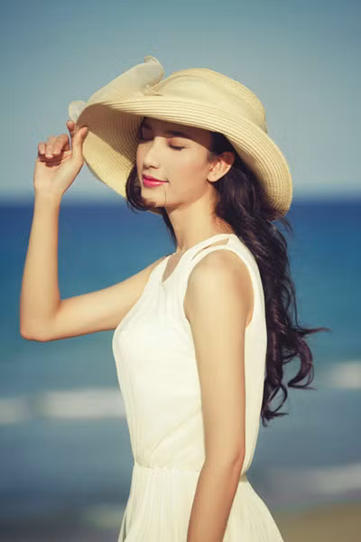 Hoa hậu Du lịch Việt Nam 2008 Ngọc Diễm gợi cảm ở thành phố biển Cam Ranh.