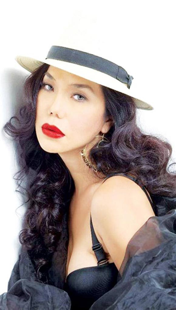 Vẻ đẹp của Cindy Thái Tài sau khi thẩm mỹ không được dư luận đánh giá cao, tuy vậy chị rất hài lòng và tự tin vào cơ thể mình. Vẻ đẹp của Cindy Thái Tài sau khi thẩm mỹ không được dư luận đánh giá cao, tuy vậy chị rất hài lòng và tự tin vào cơ thể mình.