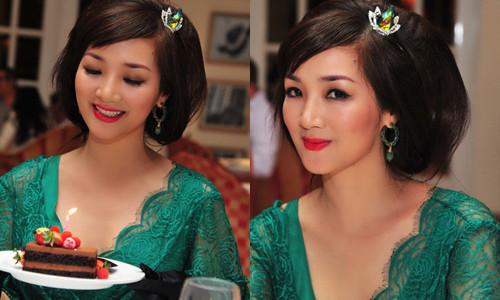 Cô chuẩn bị rất nhiều vương miện để trang điểm cho tóc.