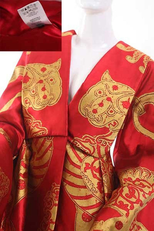 Lý Nhã Kỳ quyết định 'vạch váy cho người xem mác' để chứng minh đẳng cấp hàng hiệu của bộ váy Alexander McQueen