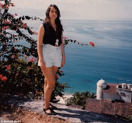 Khi đến độ tuổi trưởng thành năm 16 tuổi, Valeria Levitin bắt đầu phổng phao và cô có cân nặng là 63.5 kg. Bị chính mẹ đẻ và các bạn chế diễu bị béo phì nên cô bắt đầu thực hiện chế độ ăn kiêng hà khắc.