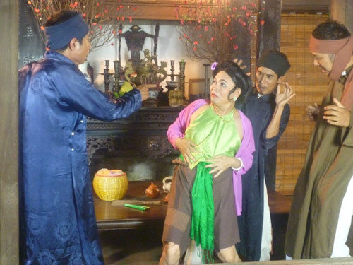 Quả thật, đi đâu nhìn mặt anh ai chẳng réo rắt gọi tên. Nhìn cái mặt anh, ai chẳng cười. Thế có lẽ là niềm hạnh phúc nhất đời nghệ sỹ rồi! Quả thật, đi đâu nhìn mặt anh ai chẳng réo rắt gọi tên. Nhìn cái mặt anh, ai chẳng cười. Thế có lẽ là niềm hạnh phúc nhất đời nghệ sỹ rồi!