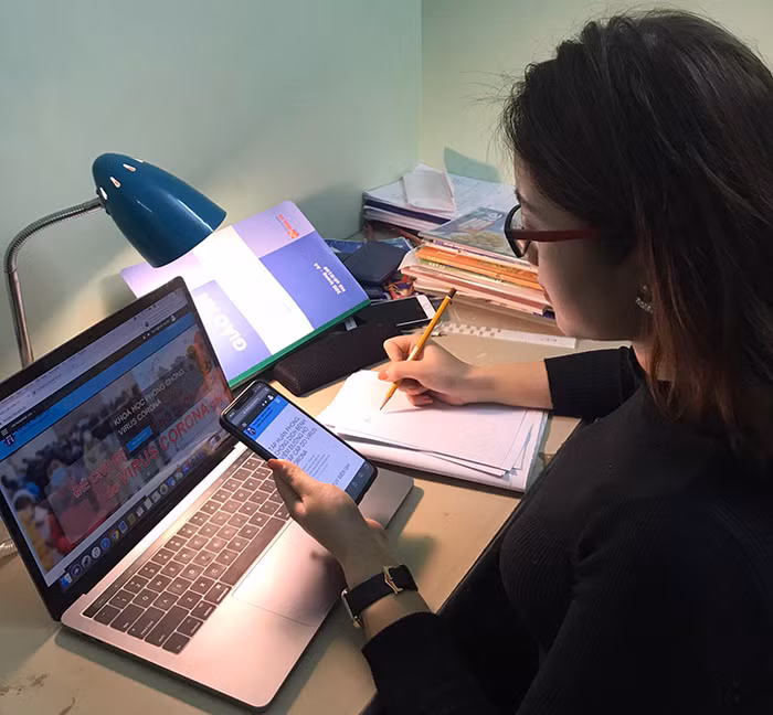 Sinh viên nghỉ dịch, ở nhà học trực tuyến (Ảnh minh họa: Đại học Mở Hà Nội)