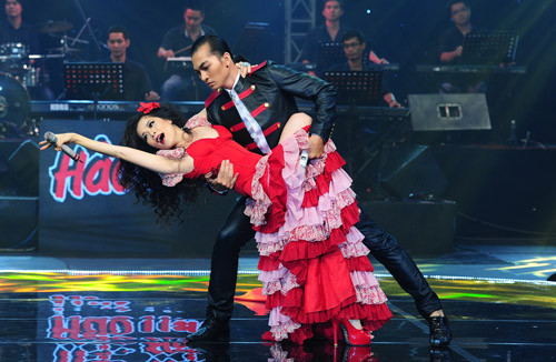 Bộ váy thừa vải mà Mỹ Lệ chọn trong liveshow 8 Cặp đôi hoàn hảo