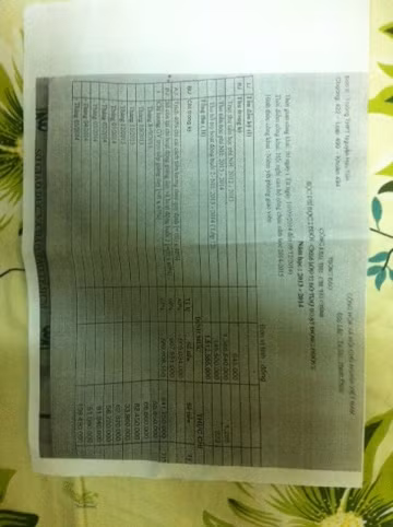 Bảng công khai thu chi tài chính tiền thu học phí 2 buổi của học sinh khối lớp 12 (ảnh: H.L)