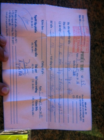 Biên lai thu tiền học phí mà cơ sở Tô Hiến Thành cấp cho con của anh Hòa (ảnh: H.L)