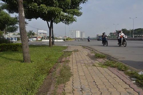 Hiện trường phát hiện bao nilon chứa xác người rạng sáng ngày 5/10. Hiện trường phát hiện bao nilon chứa xác người rạng sáng ngày 5/10.